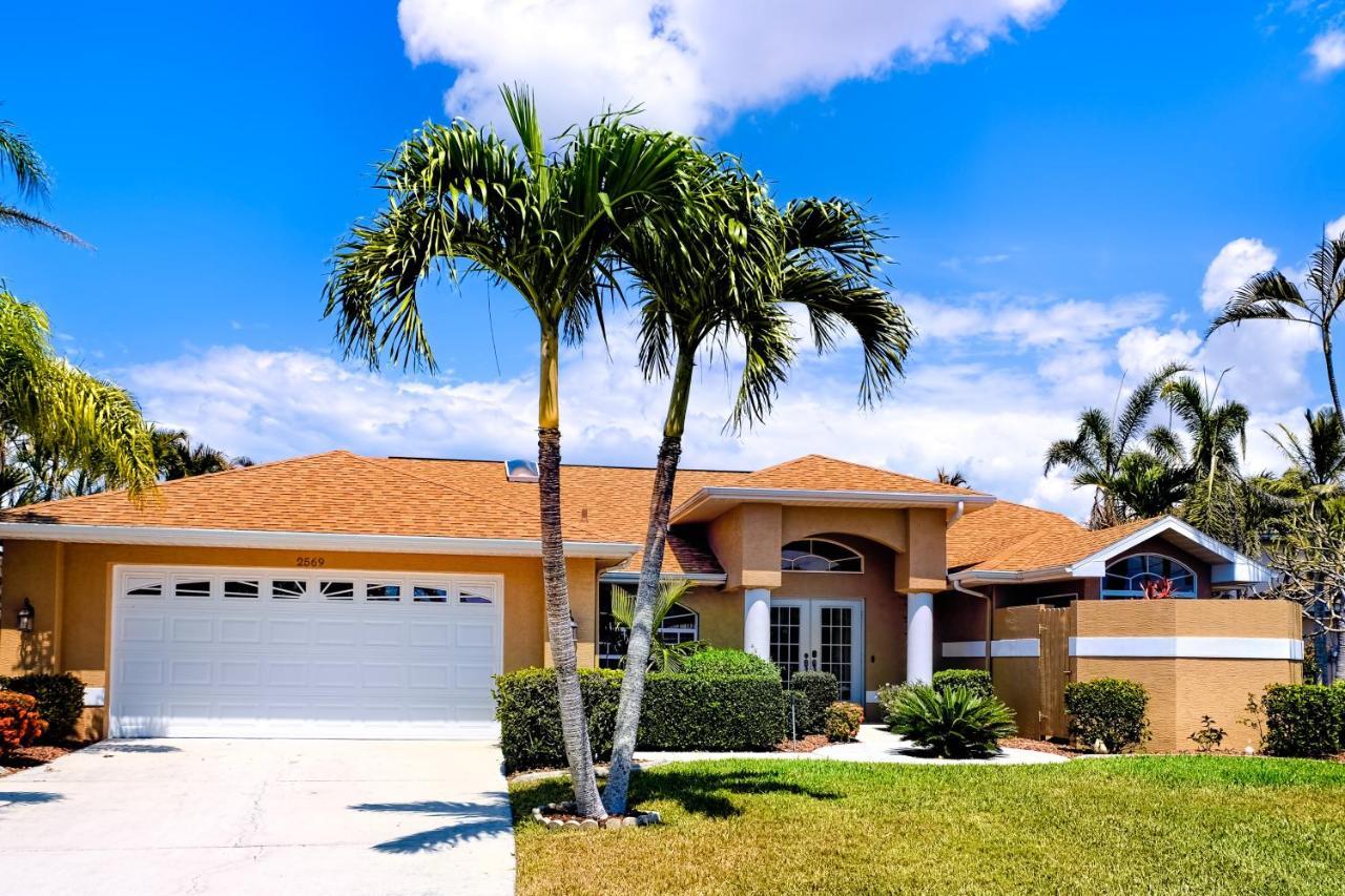 Life At The Canal Cape Coral Exteriör bild