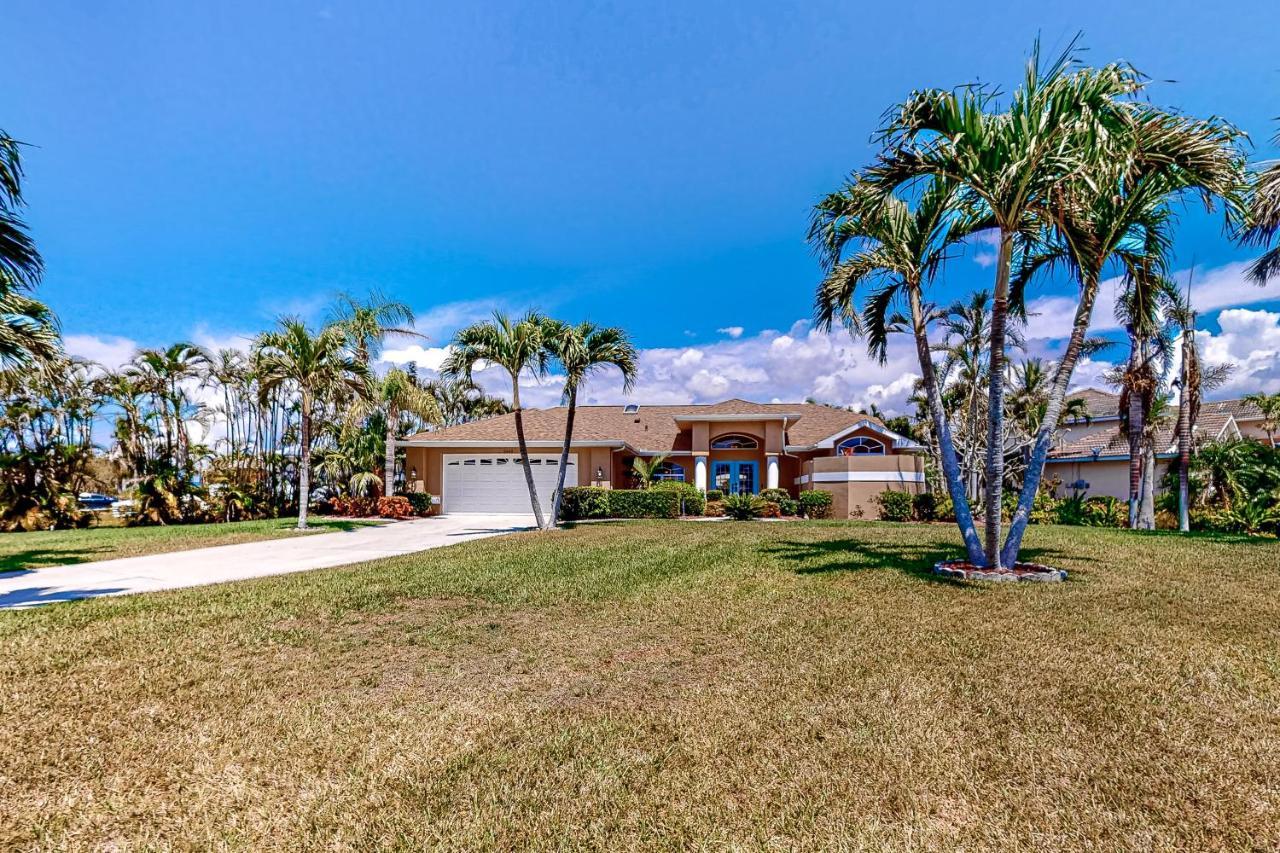 Life At The Canal Cape Coral Exteriör bild