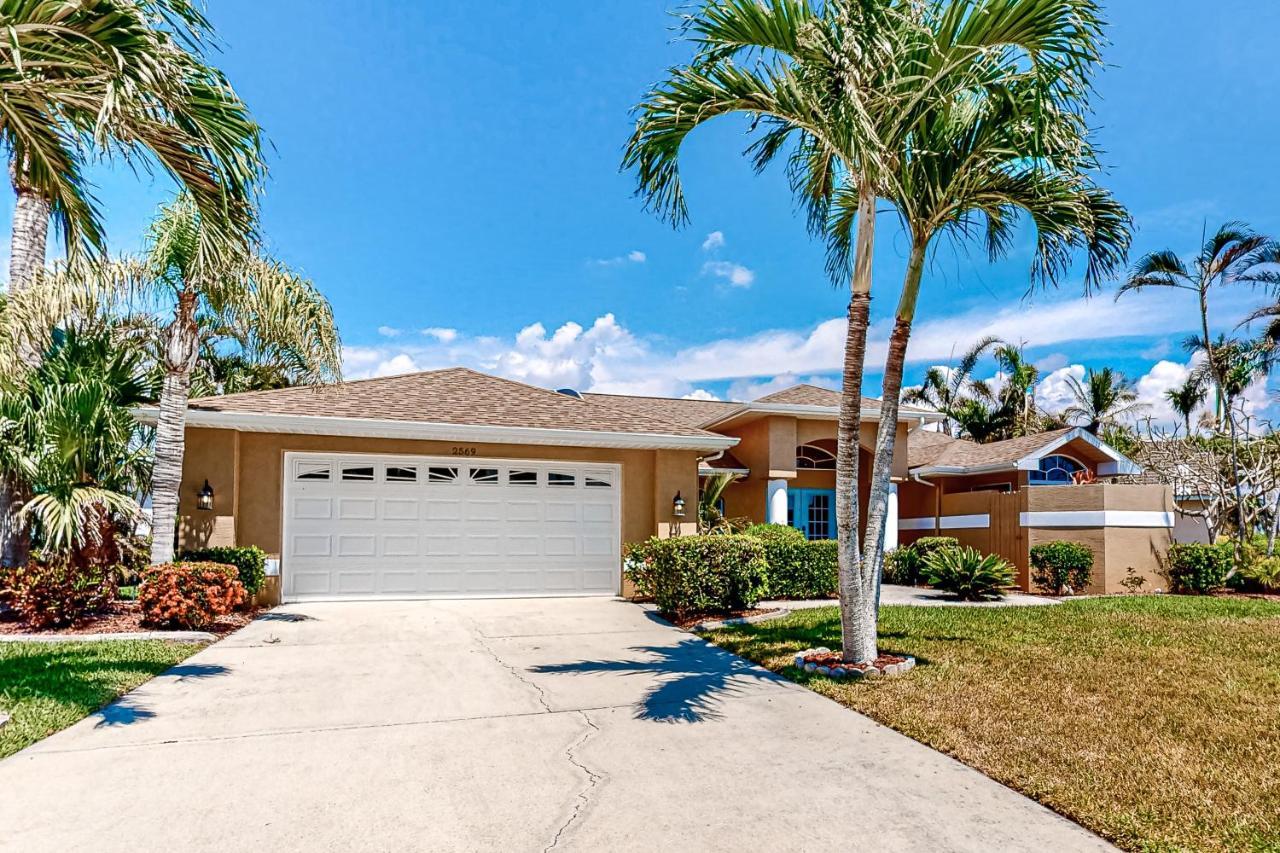 Life At The Canal Cape Coral Exteriör bild